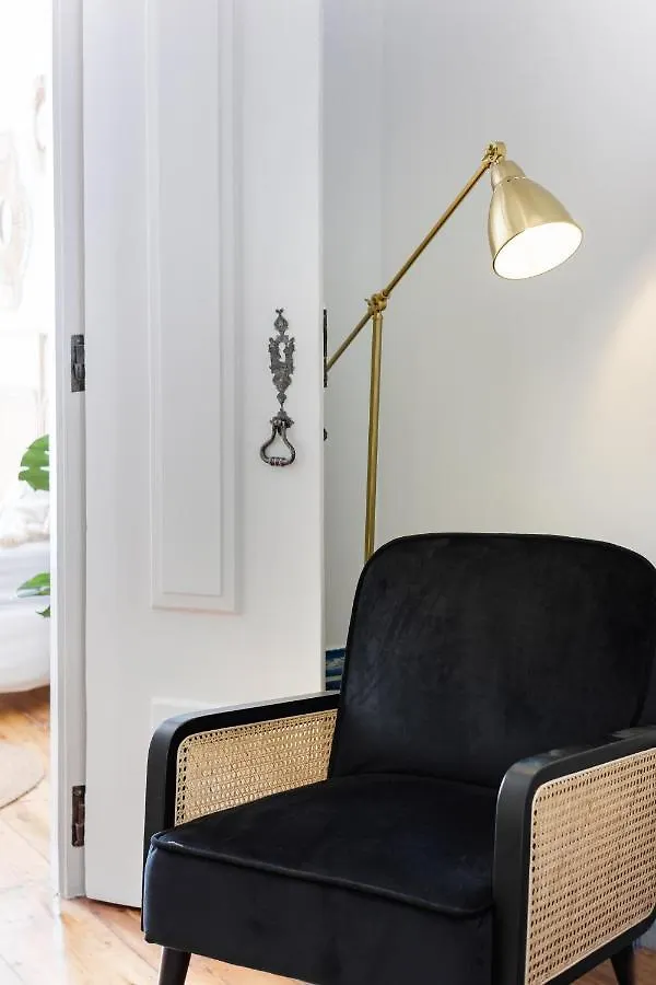 Casa Boma Lisboa - Typical And Spacious Apartment - Lapa II 0*, Lisbon
